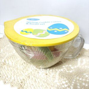 Easter Cookie Cutters & Mixing Bowl Smith and Doyle Set NWT
